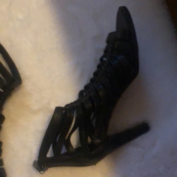 Shoes, black color, heels - Picture 4 of 8